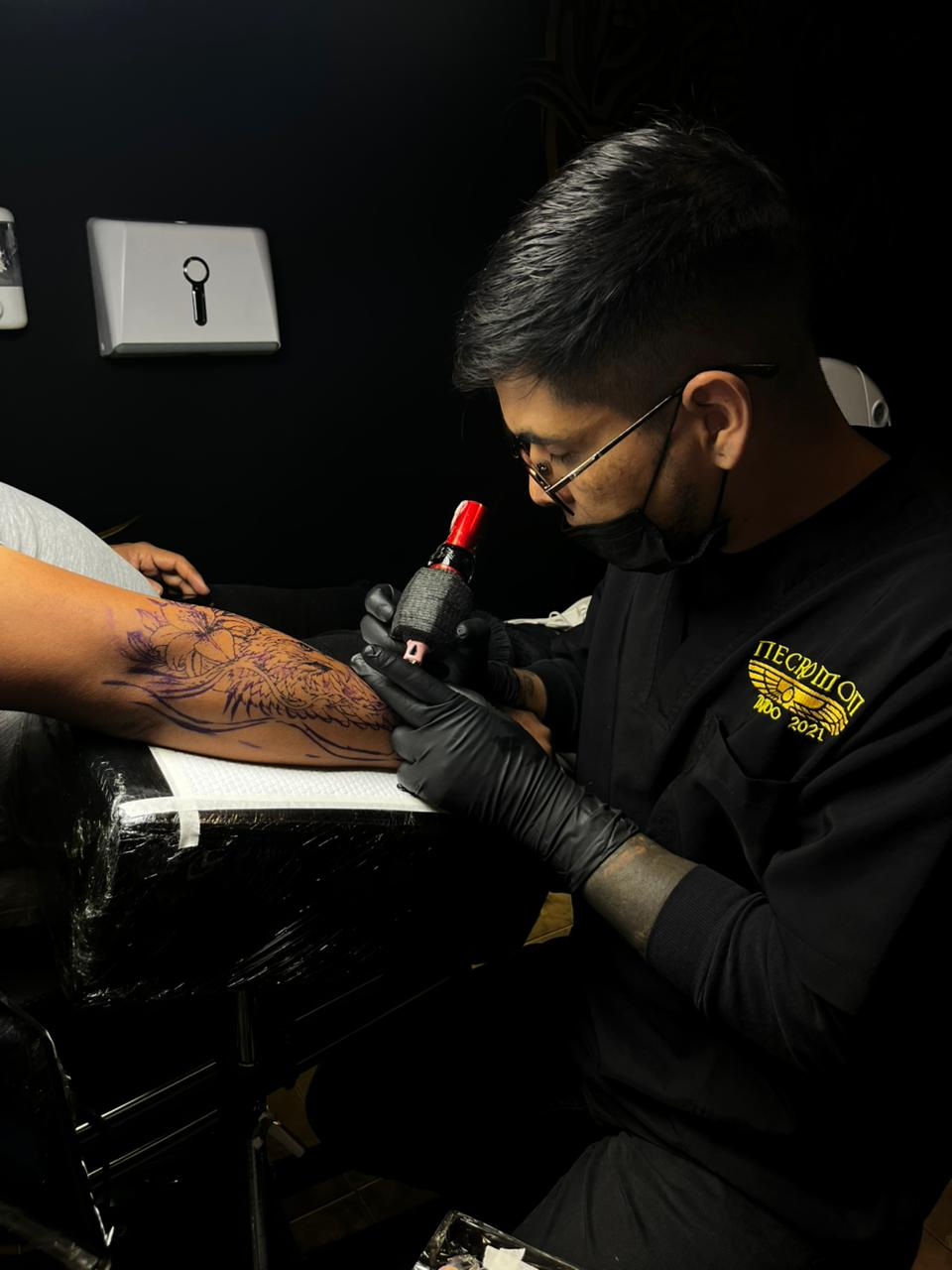 Artista de UMBRA trabajando